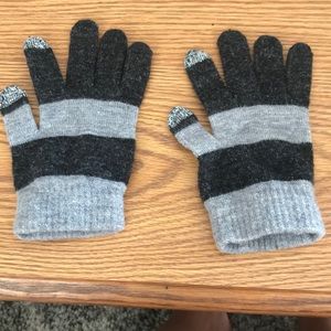 Gloves with finger glove that’s able to text!